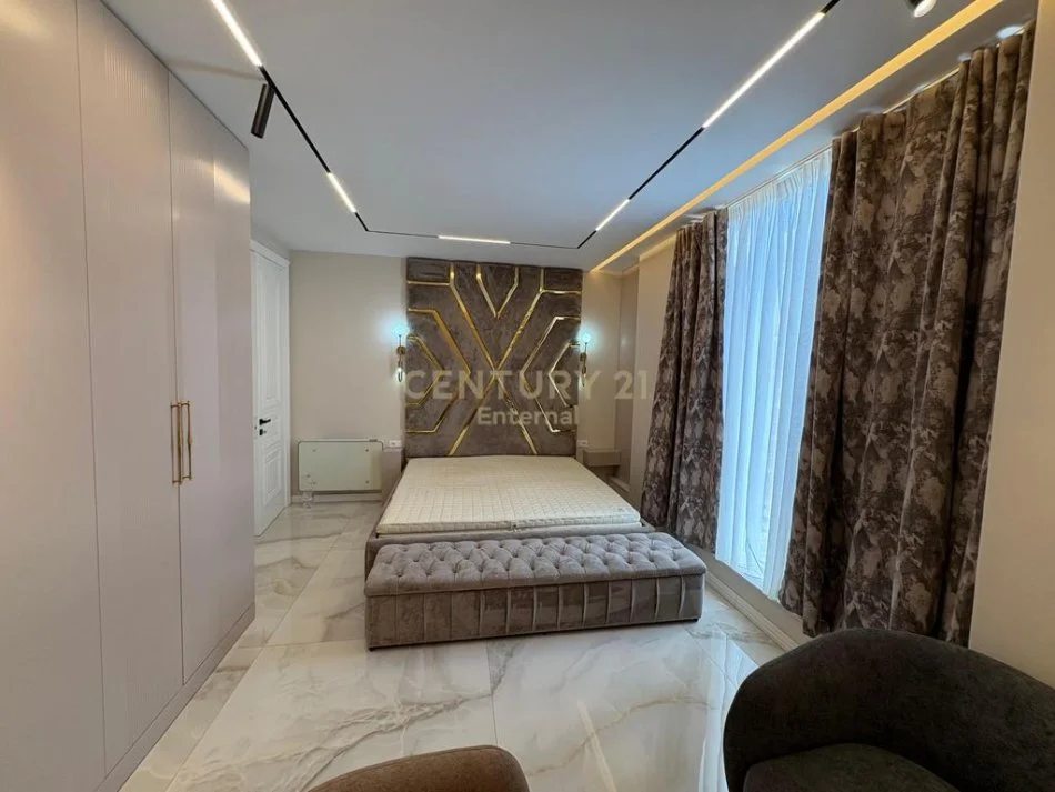 Tirane, shes apartament 2+1 Kati 4, 119 m² 250.000 € (Bulevardi i ri)