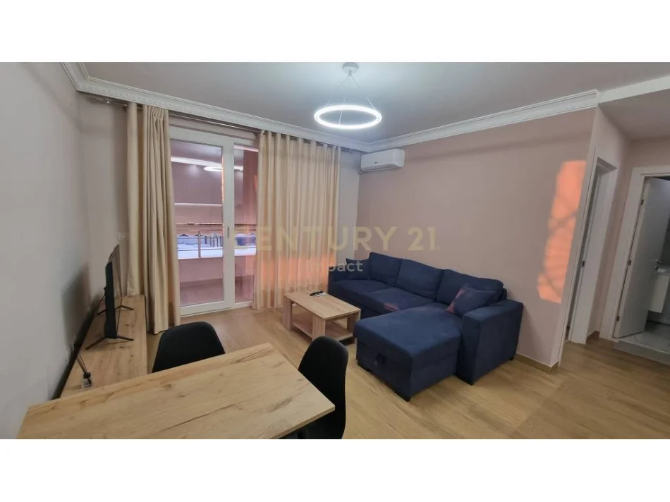 Tirane, jepet me qera apartament 1+1 Kati 3, 65 m² 500 € (Laprake)