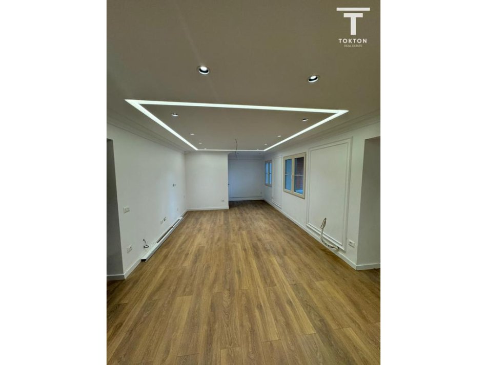 Tirane, jepet me qera ambjent biznesi Kati 3, 145 m² 1.300 € (Ali Demi) TT1923