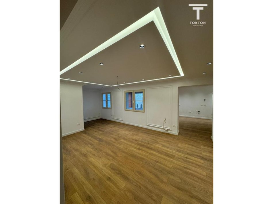 Tirane, jepet me qera ambjent biznesi Kati 3, 145 m² 1.300 € (Ali Demi) TT1923