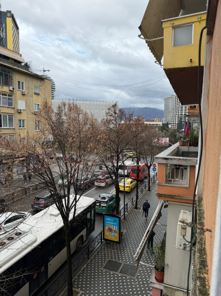 Tirane, jepet me qera apartament 1+1 Kati 1, 50 m² 700 € (Rruga Durresit, tek Kafe Flora (Pallati mbi Zen DIamonds))