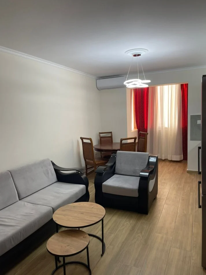 Tirane, jepet me qera apartament 2+1 Kati 3, 85 m² 600 € 