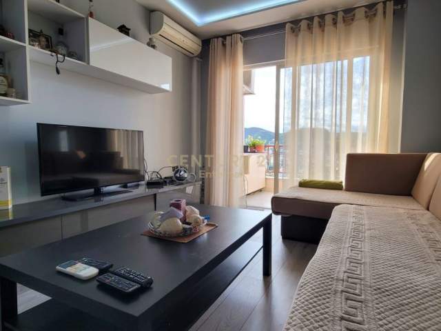 Tirane, shes apartament 2+1 Kati 6, 93 m² 125.000 Euro (Rr. 3 Deshmoret, prane KMY Tirana)