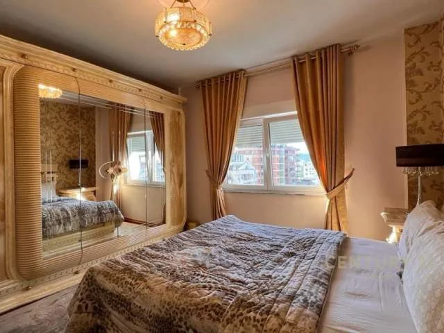 Tirane, jepet me qera apartament 2+1+A+BLK Kati 8, 140 m² 1.500 Euro (ish Blloku)