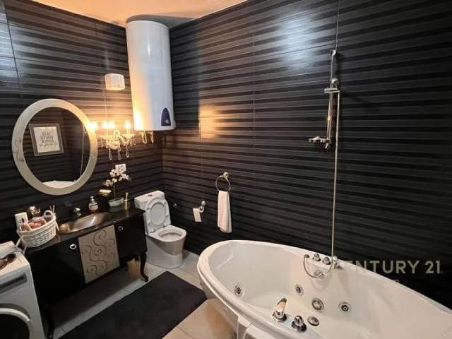 Tirane, jepet me qera apartament 2+1+A+BLK Kati 8, 140 m² 1.500 Euro (ish Blloku)