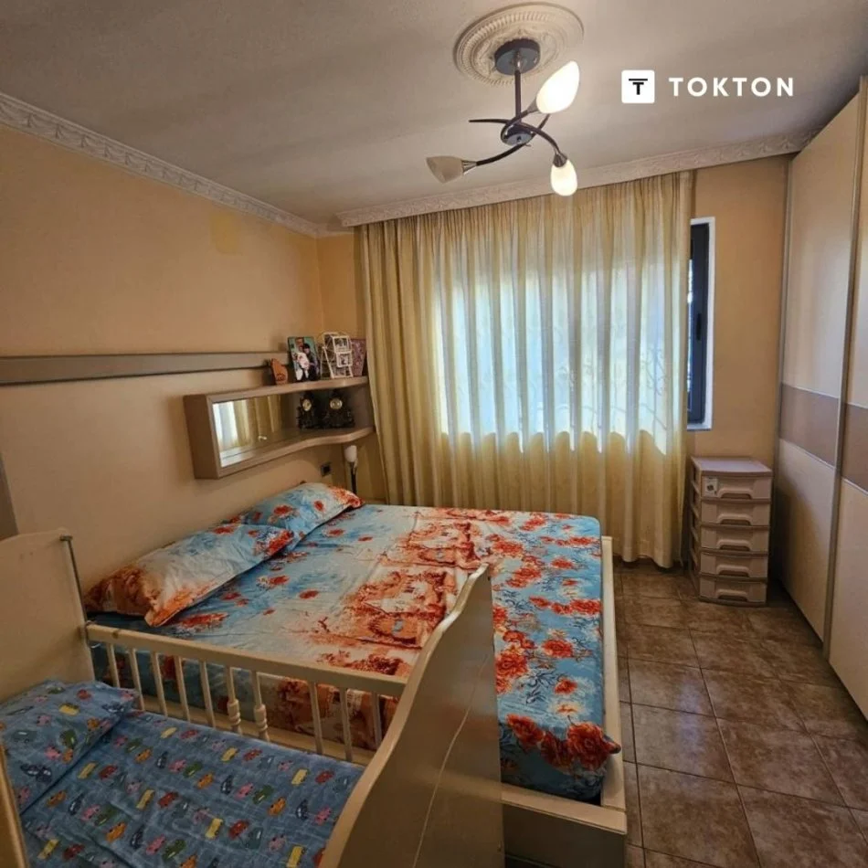 Tirane, shitet apartament 2+1 Kati 1, 75 m² 77.000 € (Kinostudio)