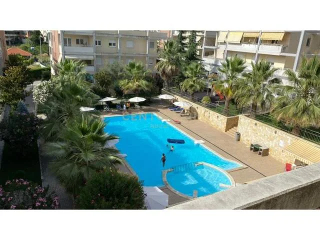 Tirane, jepet me qera apartament 100 m² 800 Euro (farke)