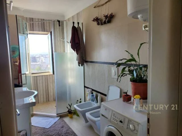 Tirane, jepet me qera apartament Kati 4, 96 m² 700 Euro