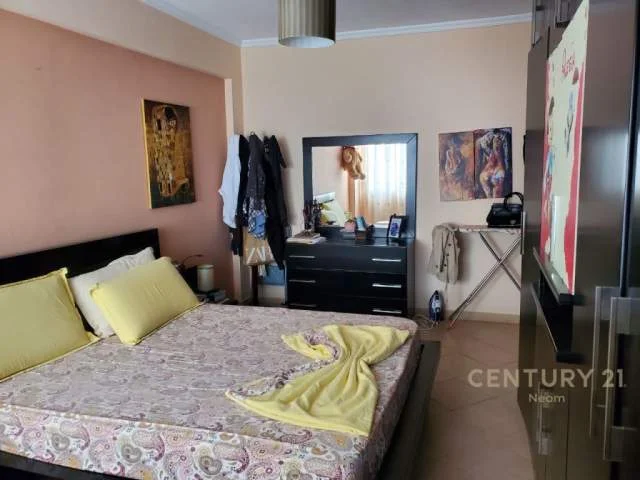 Tirane, jepet me qera apartament Kati 4, 96 m² 700 Euro