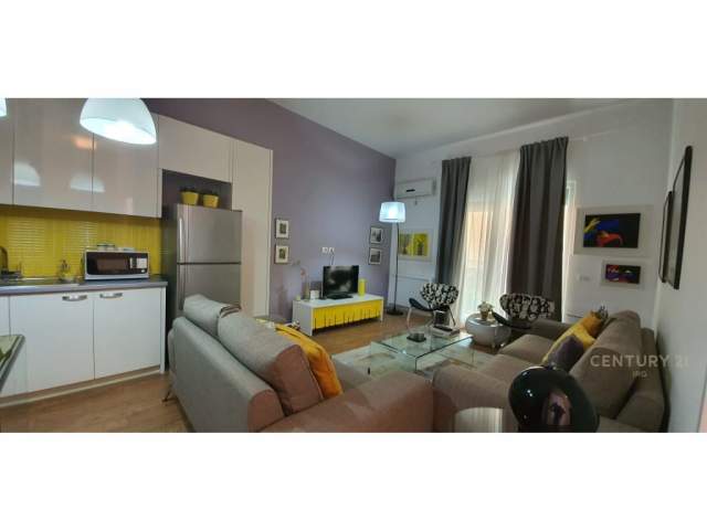 Tirane, jepet me qera apartament 2+1+BLK Kati 2, 95 m² 800 Euro (Komuna e Parisit)