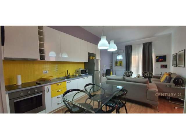 Tirane, jepet me qera apartament 2+1+BLK Kati 2, 95 m² 800 Euro (Komuna e Parisit)
