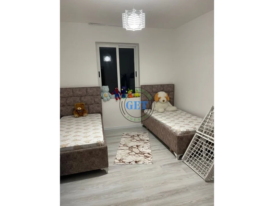 Durres, jepet me qera apartament 2+1 Kati 4, 79 m² 400 € (Tregut te vogel Industrial)