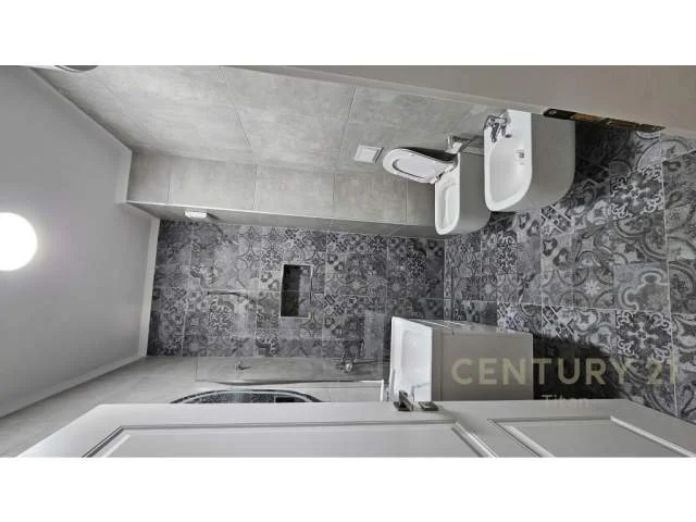 Tirane, jepet me qera apartament 2+1+BLK Kati 6, 100 m² 650 Euro (don bosko)