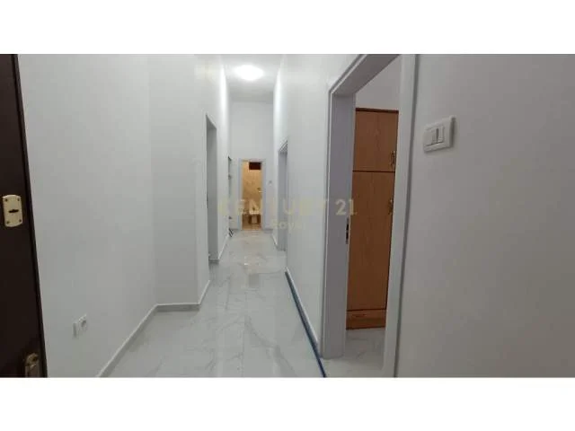 Tirane, jepet me qera apartament 2+1 Kati 4, 76 m² 650 Euro (Shallvaret)