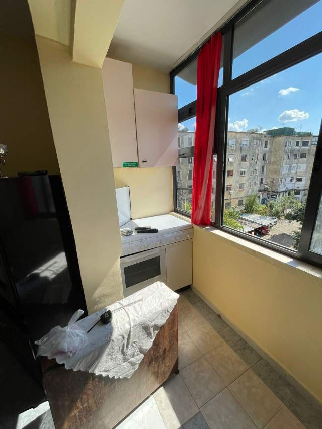 Tirane, jepet me qera apartament 1+1+A Kati 4, 80 m² 30000 Leke (Xhamllik)