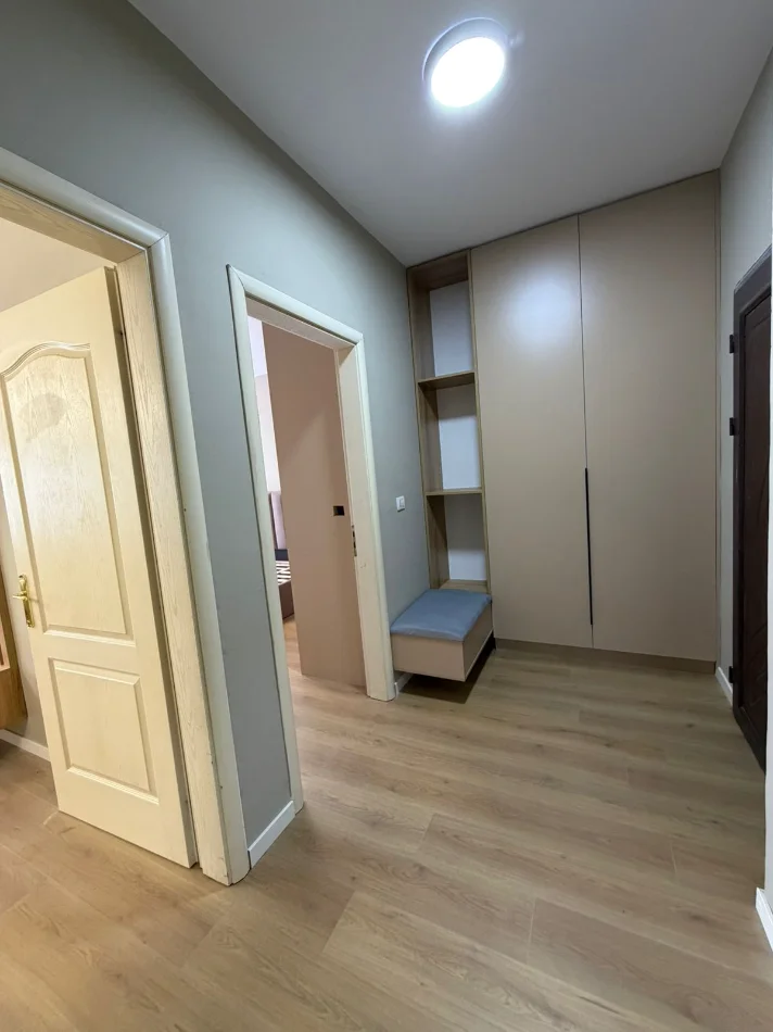 Tirane, shes apartament 1+1+Ballkon Kati 8, 73 m² 125.000 € (Prane Return Bar,rruge kreyesore)