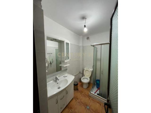 Durres, jepet me qera apartament 1+1 Kati 8, 60 m² 250 Euro (.)