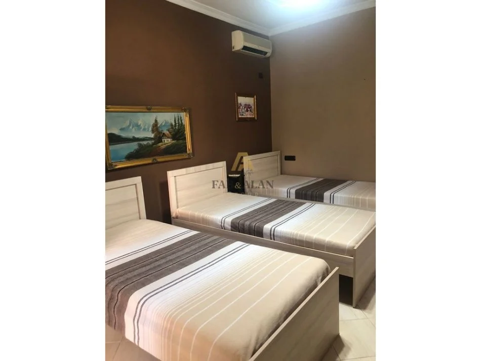 Tirane, jepet me qera apartament 1+1 Kati 1, 450 € (Medreseja)