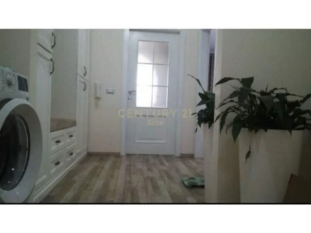 Tirane, jepet me qera apartament 88 m² 700 Euro (liqeni)