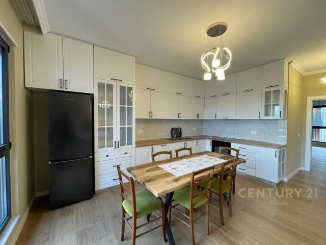 Tirane, jepet me qera apartament 120 m² 900 Euro (liqeni)