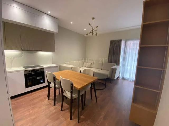 Tirane, jepet me qera apartament 83 m² 850 Euro (rruga e kavajes)