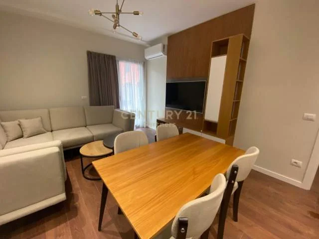 Tirane, jepet me qera apartament 83 m² 850 Euro (rruga e kavajes)