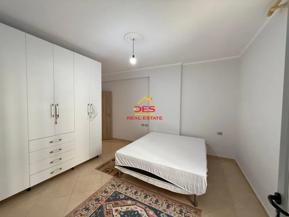 Vlore, jepet me qera apartament 2+1+Ballkon Kati 2, 110 m² 350 € (Rruga Çajupi)
