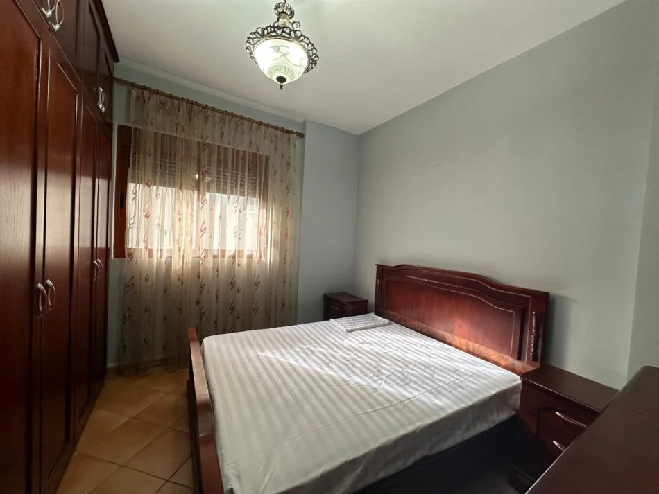 Tirane, jepet me qera apartament 3+1+Aneks+Ballkon , 105 m² 850 € (Anton Lufi)