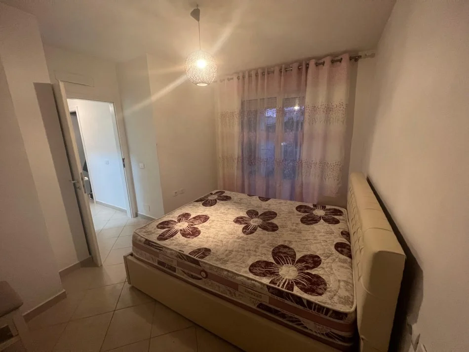 Tirane, jepet me qera apartament 2+1+Aneks+Ballkon Kati 2, 75 m² 500 € (Rruga Siri Kodra)
