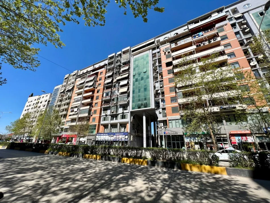 Tirane, shitet garazh | vend parkimi Kati -2, 313 m² 210.000 € (Rruga e Kavajes)