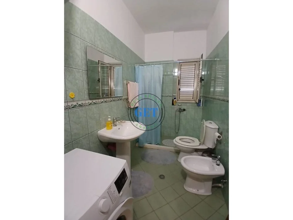 Durres, jepet me qera apartament 2+1+Ballkon Kati 6, 100 m² 450 € (KAZAZI,DURRES)