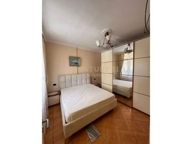 Tirane, jepet me qera apartament 90 m² 550 Euro (kavajes)