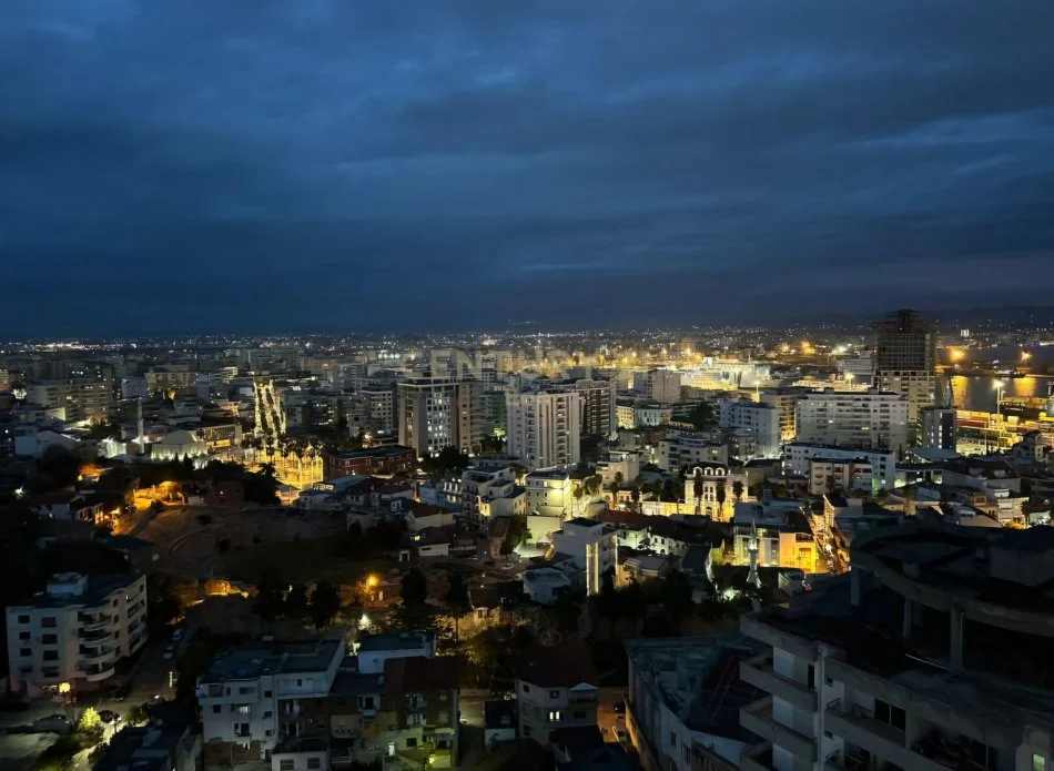 Durres, shitet apartament 2+1 Kati 19, 131 m² 394.500 € (VOLLGA)