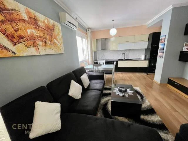 Tirane, jepet me qera 91 m² 500 Euro (yzberisht)