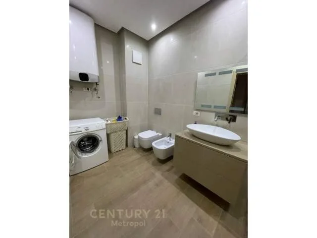 Tirane, jepet me qera 91 m² 500 Euro (yzberisht)