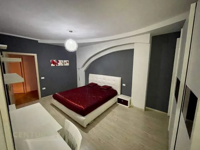 Tirane, jepet me qera 91 m² 500 Euro (yzberisht)