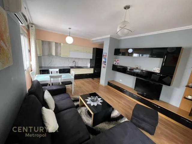 Tirane, jepet me qera 91 m² 500 Euro (yzberisht)