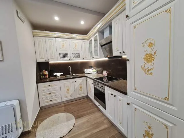 Tirane, jepet me qera apartament 1+1+A 75 m² 800 Euro (teg)