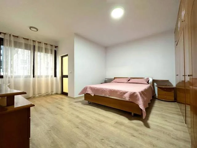 Tirane, jepet me qera apartament 155 m² 800 Euro (pazari i ri)
