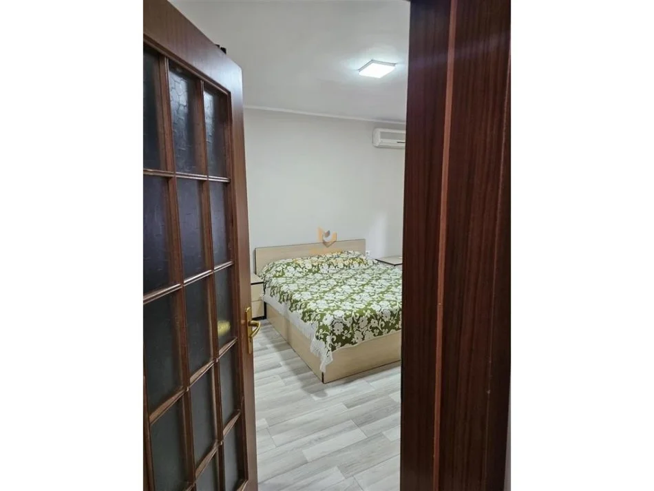 Tirane, jepet me qera apartament 1+1 Kati 5, 75 m² 500 € (myslym shyr)