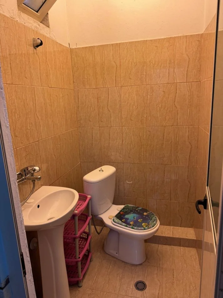 Tirane, jepet me qera apartament 1+1 Kati 1, 60 m² 500 € (rruga e Dibres)