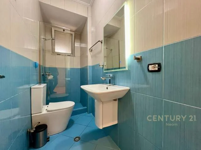 Tirane, jepet me qera apartament 2+1+BLK Kati 10, 90 m² 700 Euro (Komuna e Parisit)