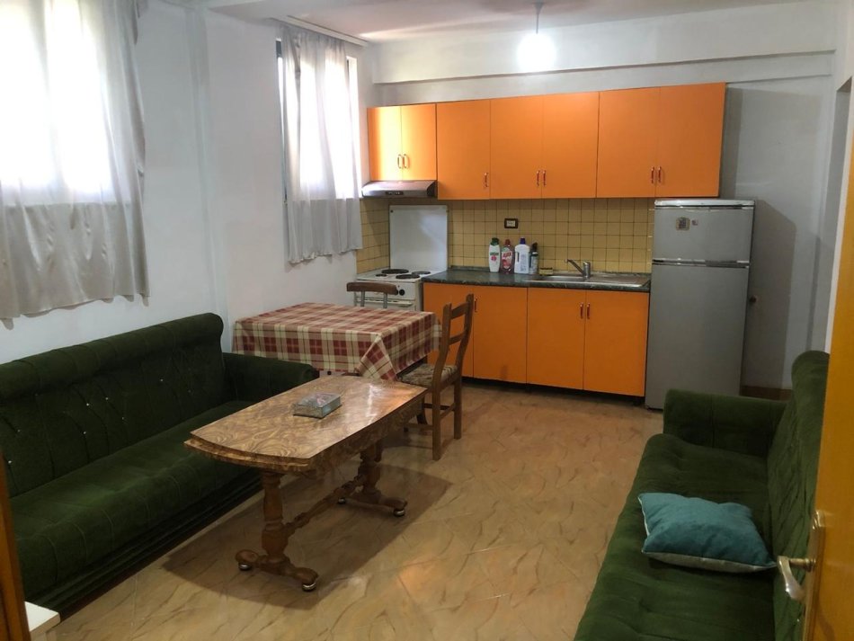 Tirane, jepet me qera apartament 1+1 Kati 1, 60 m² 300 € (Shkolla Bajram Curri)