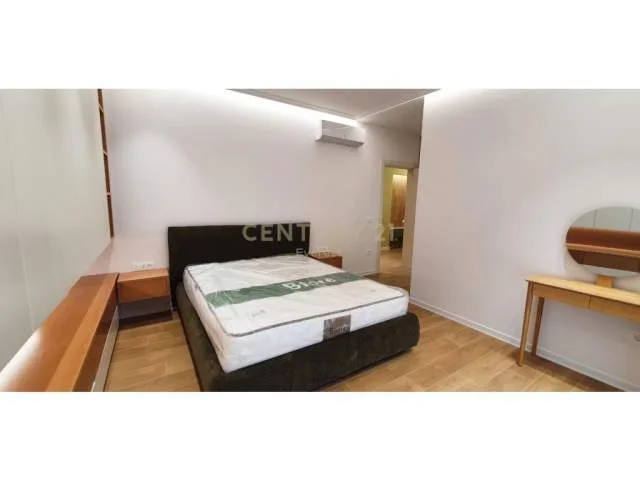 Tirane, jepet me qera apartament 2+1+BLK Kati 2, 132 m² 1.300 Euro (Liqeni i Thate)