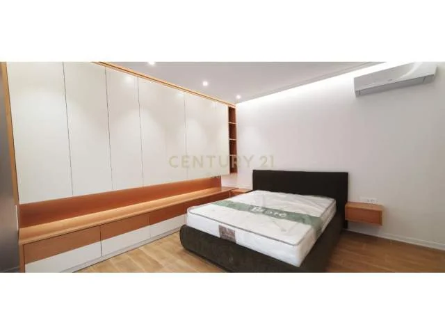 Tirane, jepet me qera apartament 132 m² 1.300 Euro (liqeni)