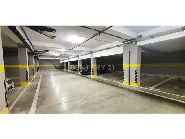 Tirane, jepet me qera apartament 132 m² 1.300 Euro (liqeni)