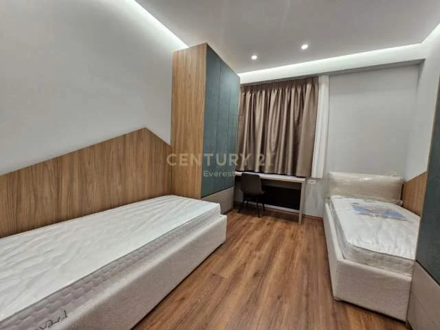 Tirane, jap me qera apartament 2+1 112 m² 800 Euro
