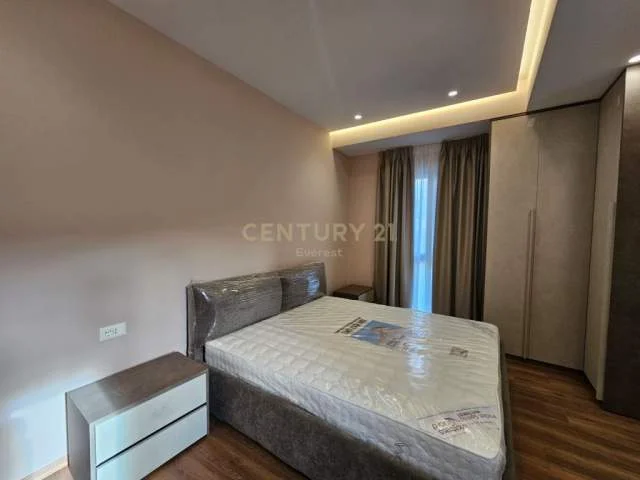 Tirane, jap me qera apartament 2+1 112 m² 800 Euro