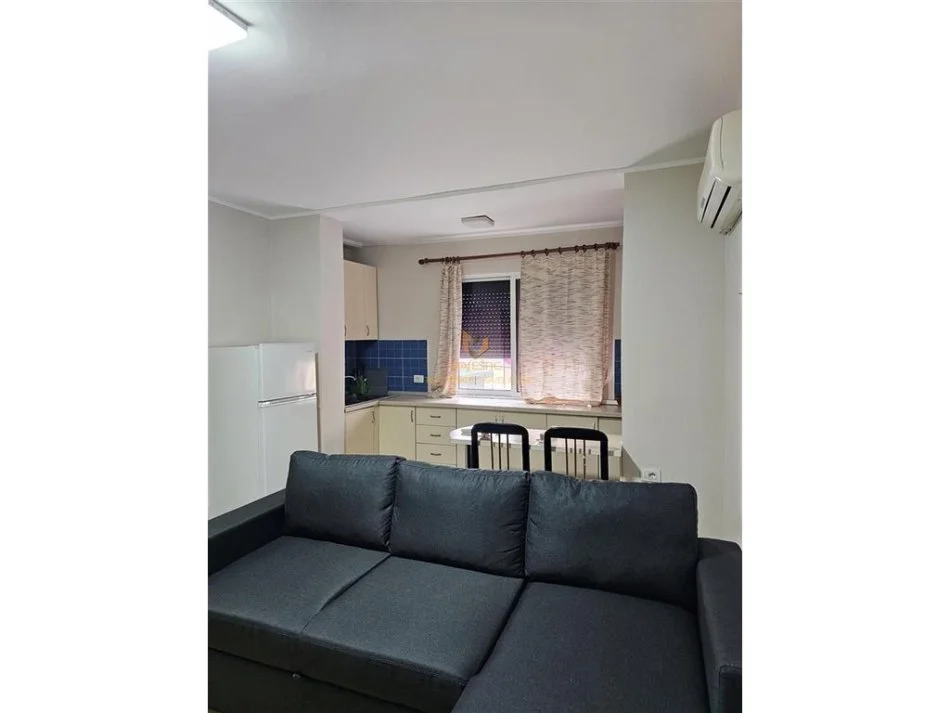 Tirane, jepet me qera apartament 1+1 Kati 5, 75 m² 500 € (myslym shyr)