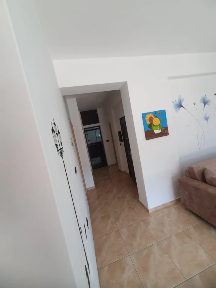 Tirane, jepet me qera apartament 3+1+Ballkon Kati 2, 112 m² 390 € (Shkolla Myslim Shima)